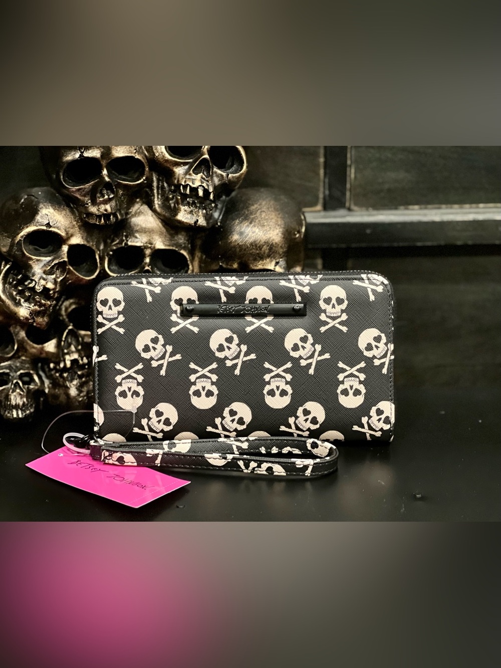 Betsey Johnson Skull Wristlet Wallet skeleton ☠️ novelty Halloween gothic NWT